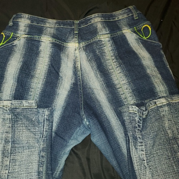 ❤️ Crest Jeans - Picture 3 of 3